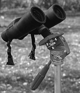 Вынос выходного зрачка что это. Binocular mount. Вынос выходного зрачка что это фото. Вынос выходного зрачка что это-Binocular mount. картинка Вынос выходного зрачка что это. картинка Binocular mount. Вряд ли кому-то следует объяснять, что такое бинокль. Назначение этого прибора известно каждому – ведь это частый атрибут детских игр, не таящий в себе ничего непонятного (не счесть, сколько игрушечных биноклей было разобрано для удовлетворения детского любопытства). И, когда возникает необходимость приобрести бинокль для охоты, туризма или профессиональной деятельности, многие руководствуются детскими еще представлениями о его устройстве и особенностях – «главное, чтобы увеличение побольше было».