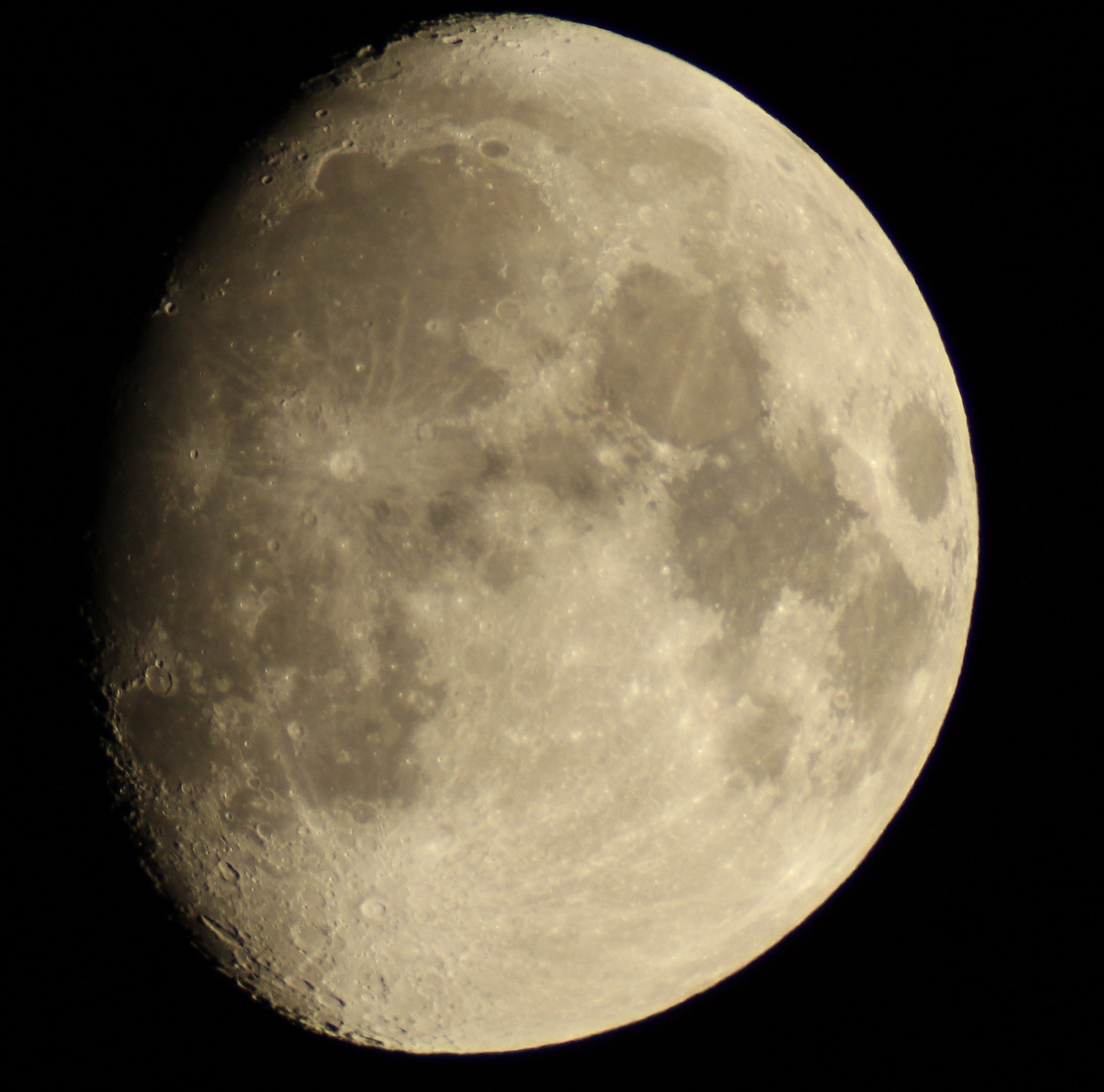 Вырастающая луна. Растущая Луна. Снимки Луны. Фото Луны. Луна увеличивается.
