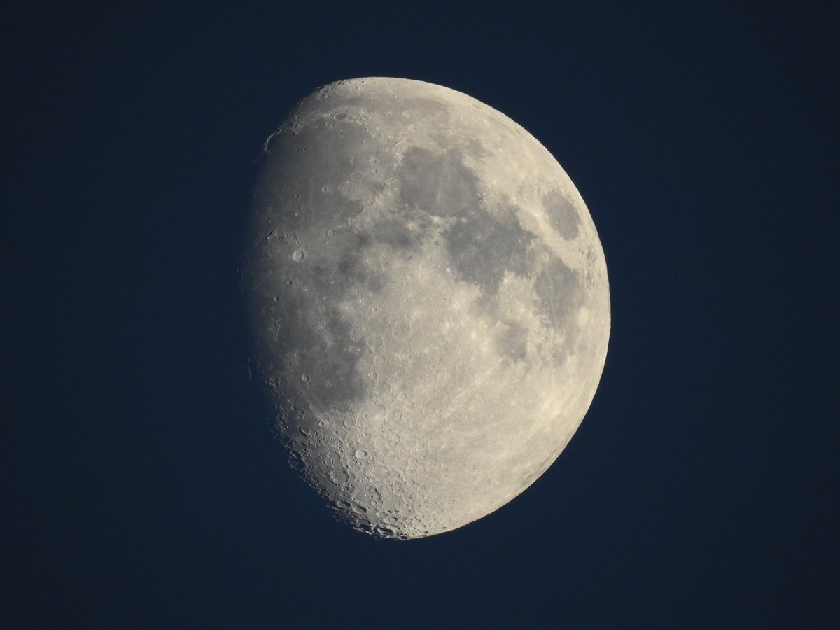 Moon re. Медовое полнолуние. Луна Шнайдер. Луна 500х500.